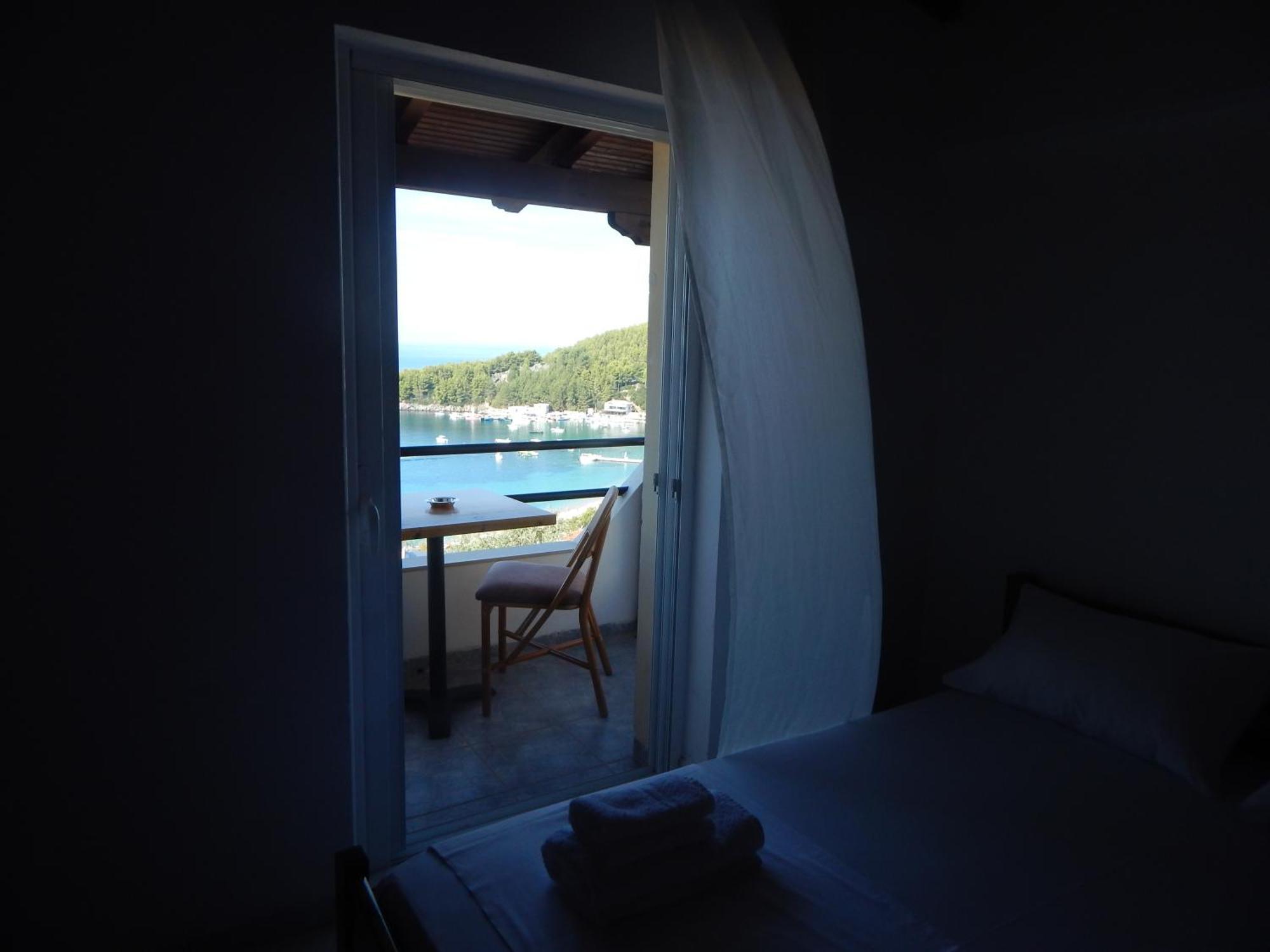 Bel Air Rooms Himare Room photo